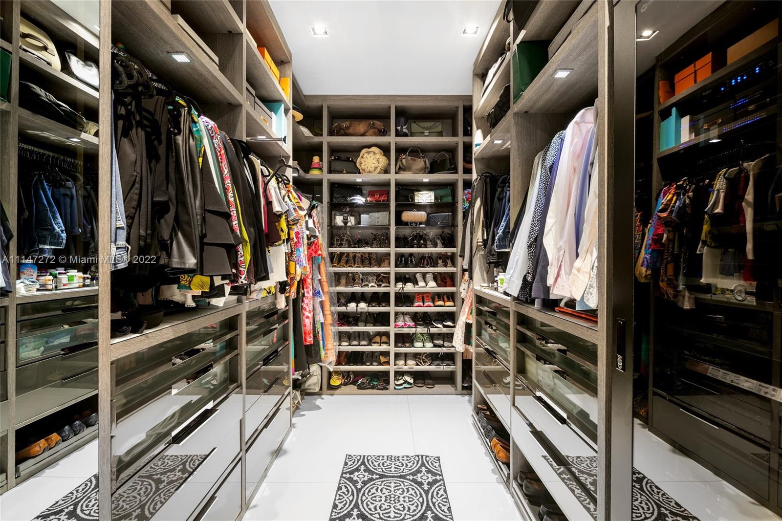 CHATEAU BEACH - Residential