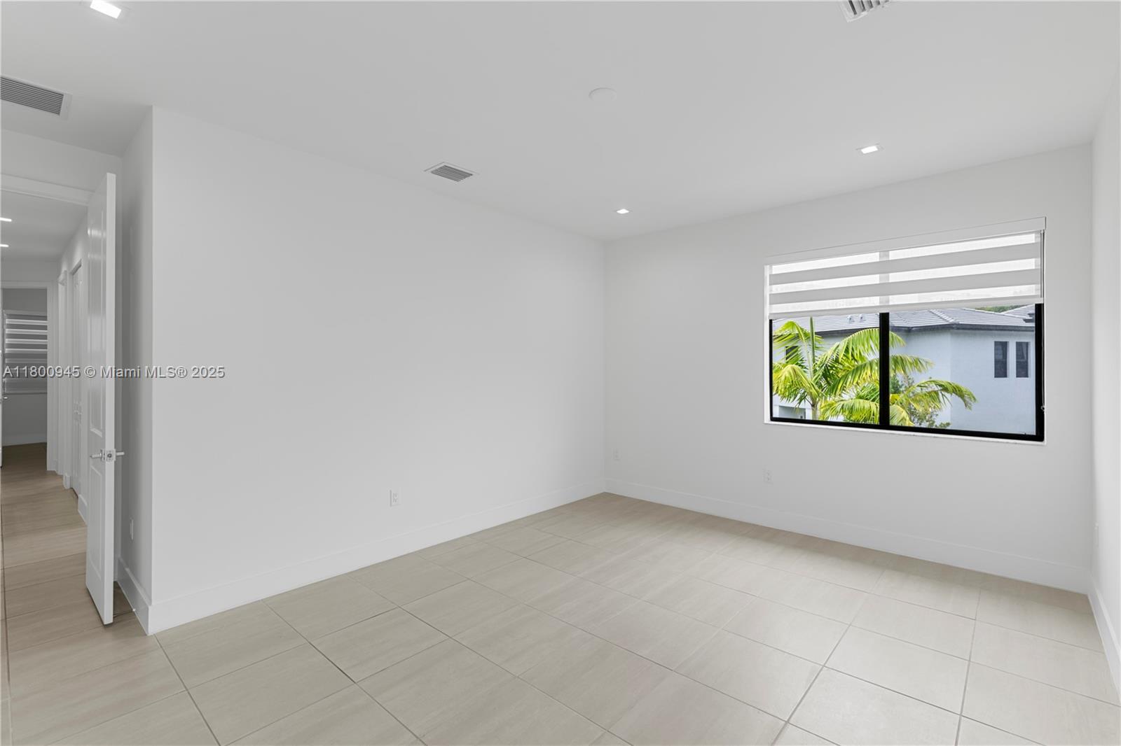 DOWNTOWN DORAL SOUTH PHAS - Residential