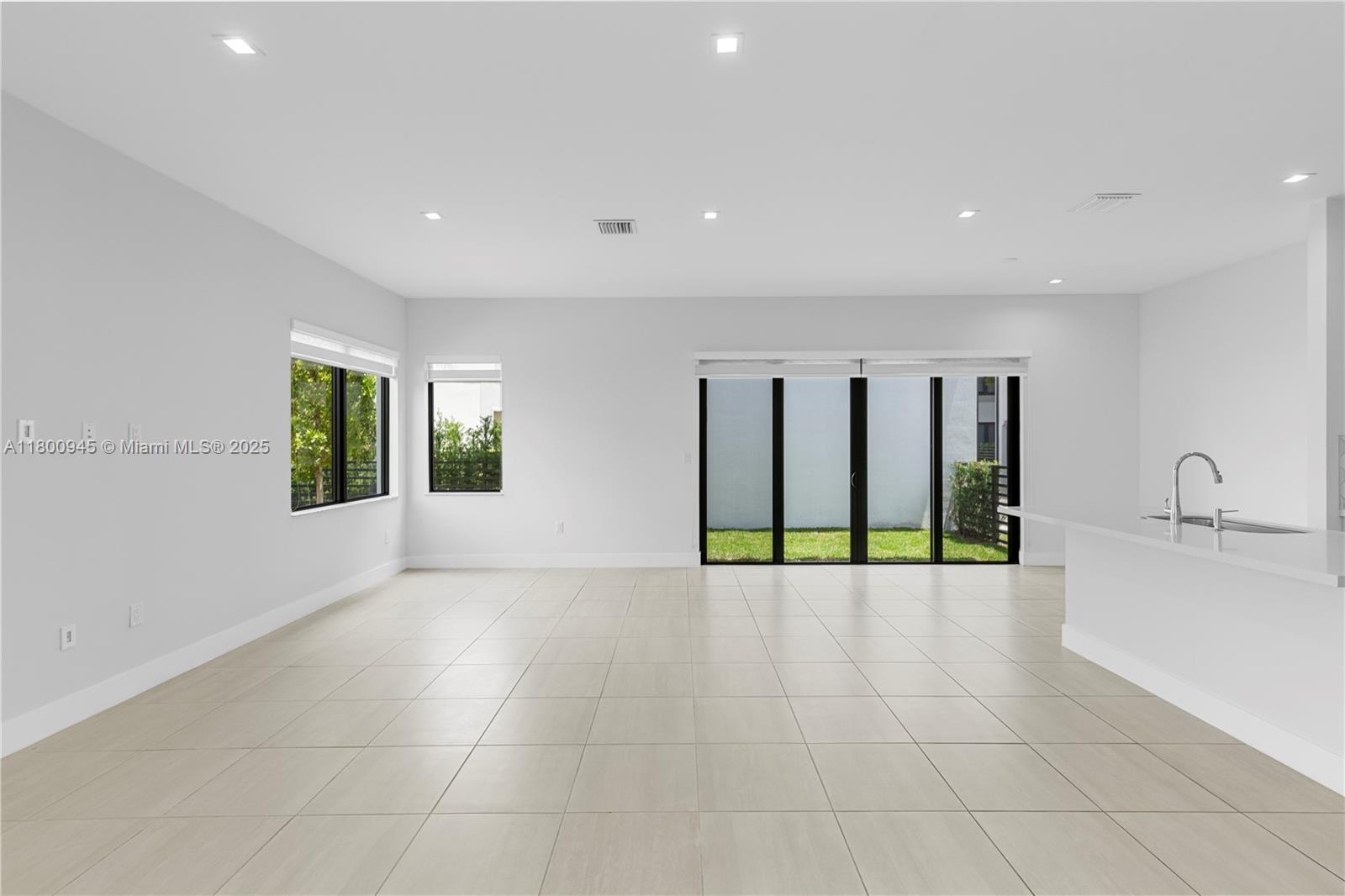 DOWNTOWN DORAL SOUTH PHAS - Residential