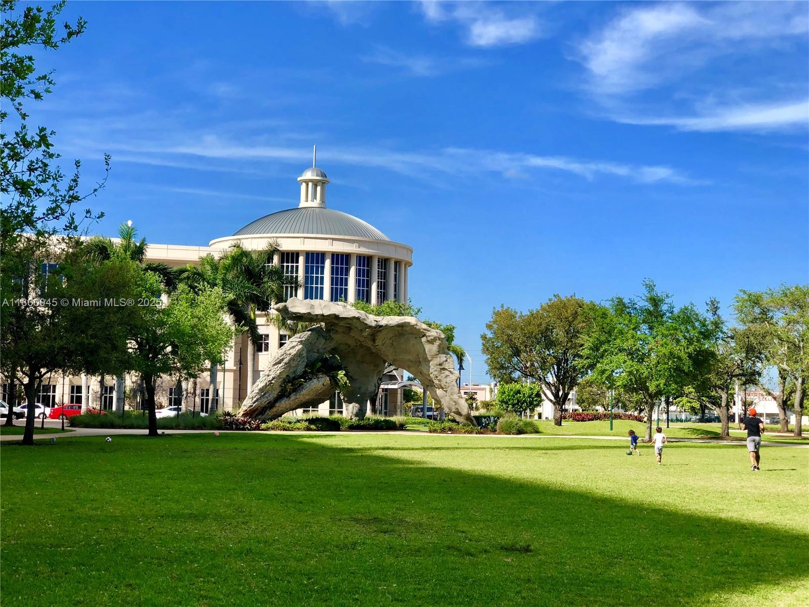 DOWNTOWN DORAL SOUTH PHAS - Residential