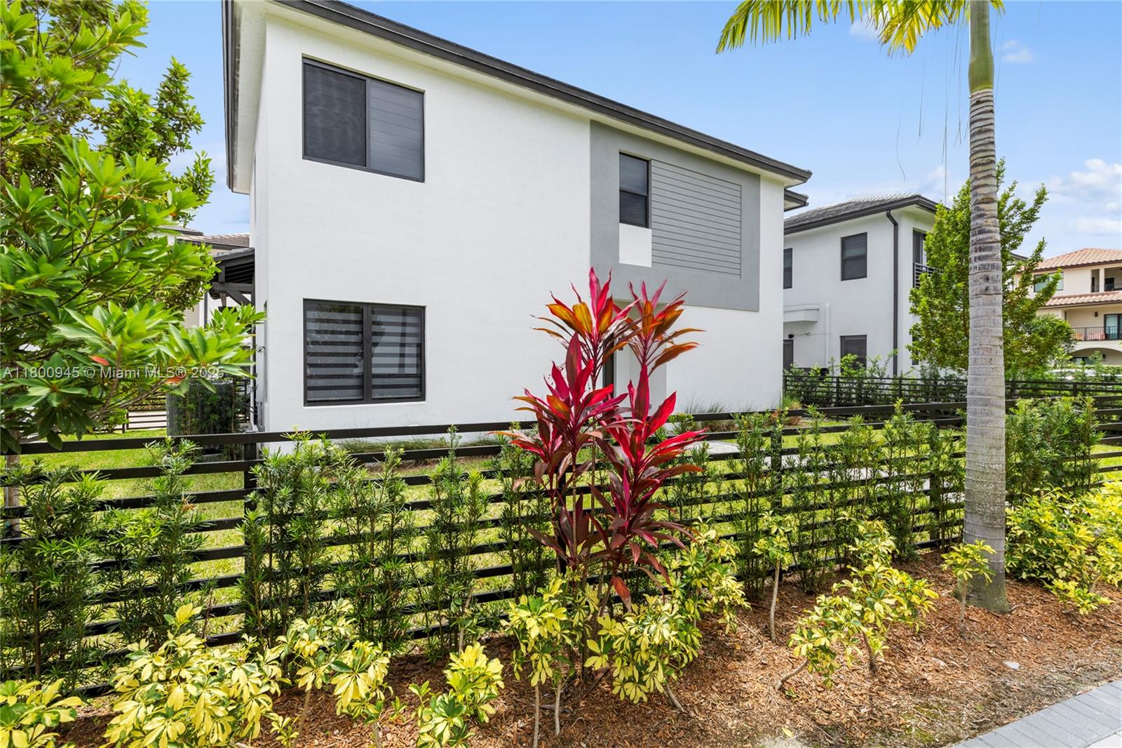 DOWNTOWN DORAL SOUTH PHAS - Residential
