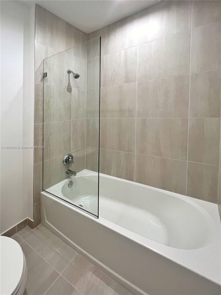 DOWNTOWN DORAL SOUTH PHAS - Residential