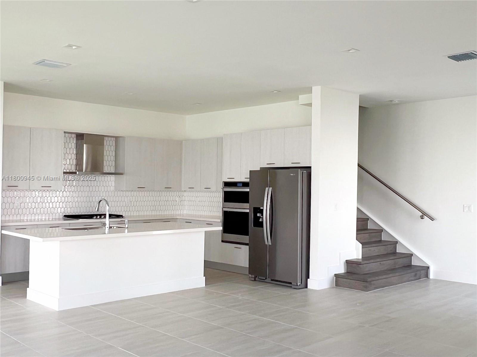 DOWNTOWN DORAL SOUTH PHAS - Residential