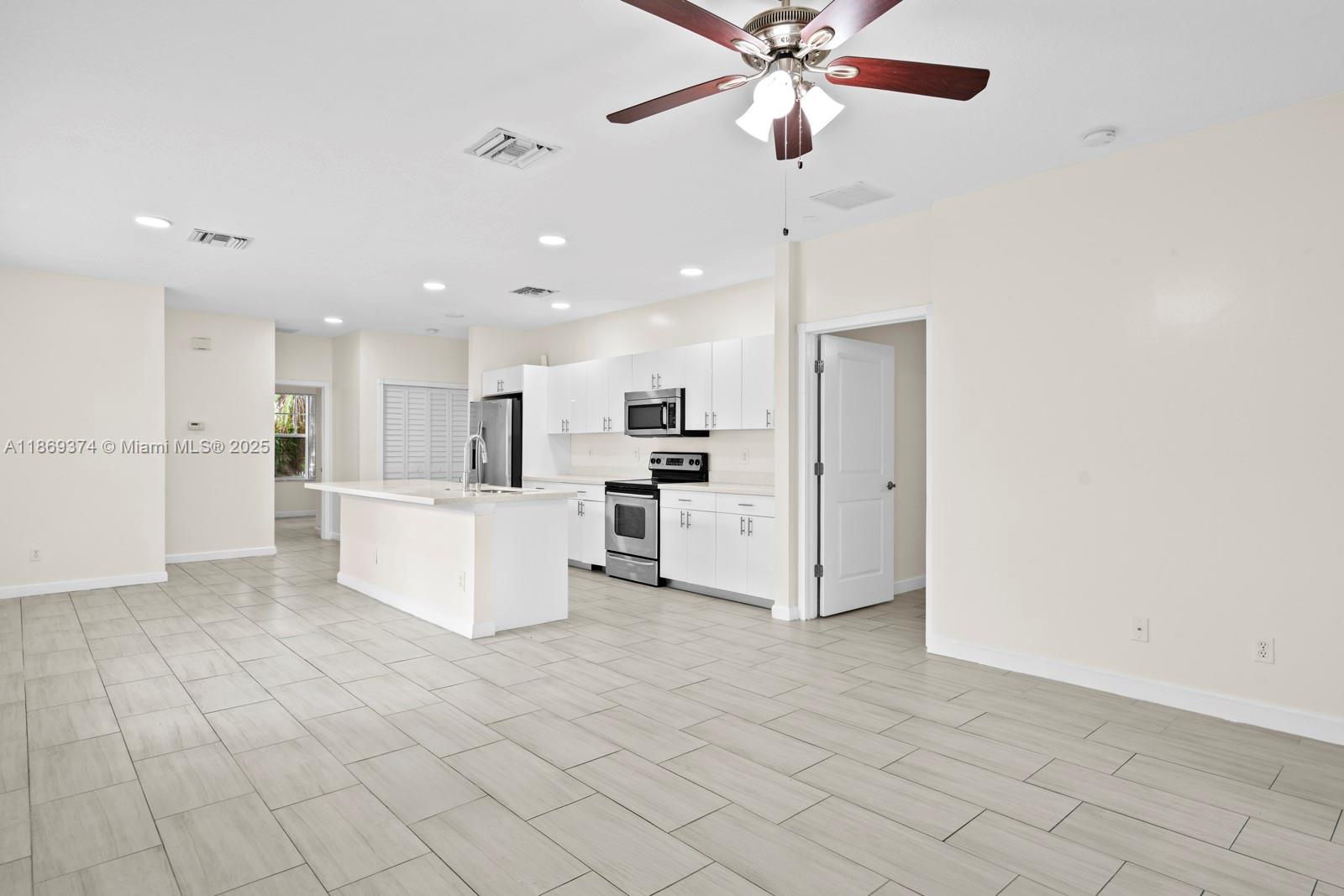 RIVER OAKS - Residential Lease