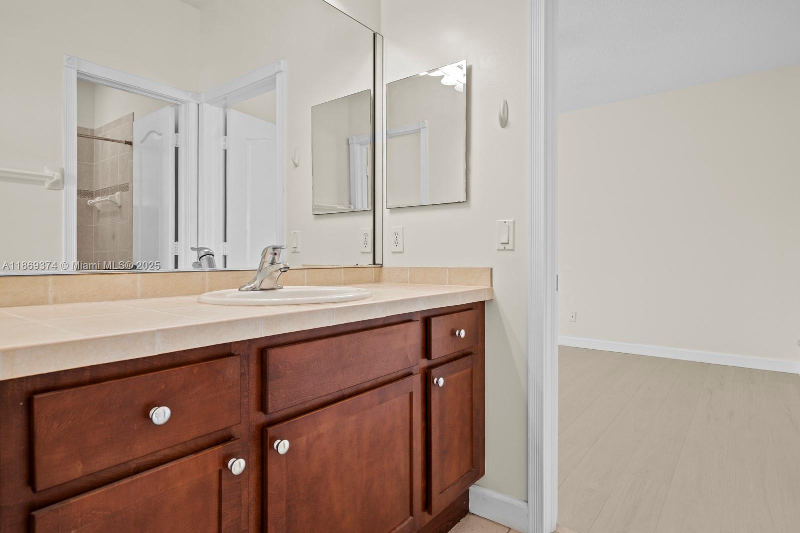 RIVER OAKS - Residential Lease