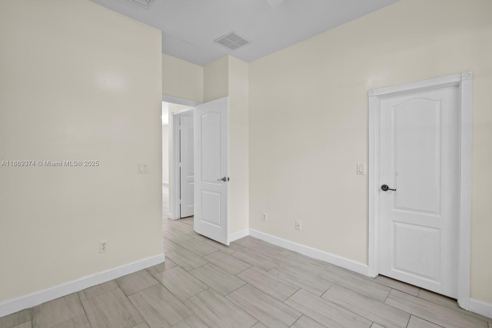 RIVER OAKS - Residential Lease