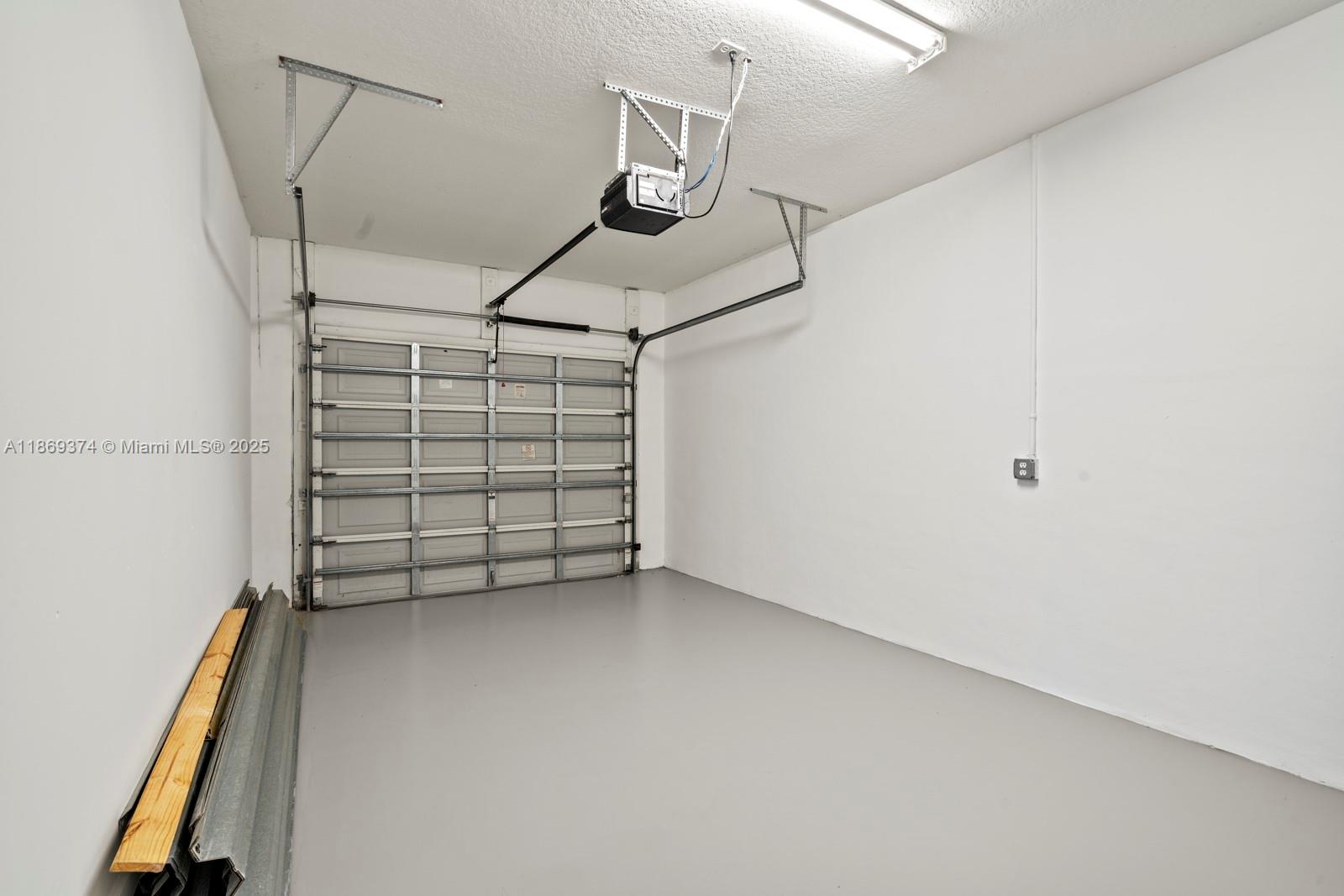 RIVER OAKS - Residential Lease