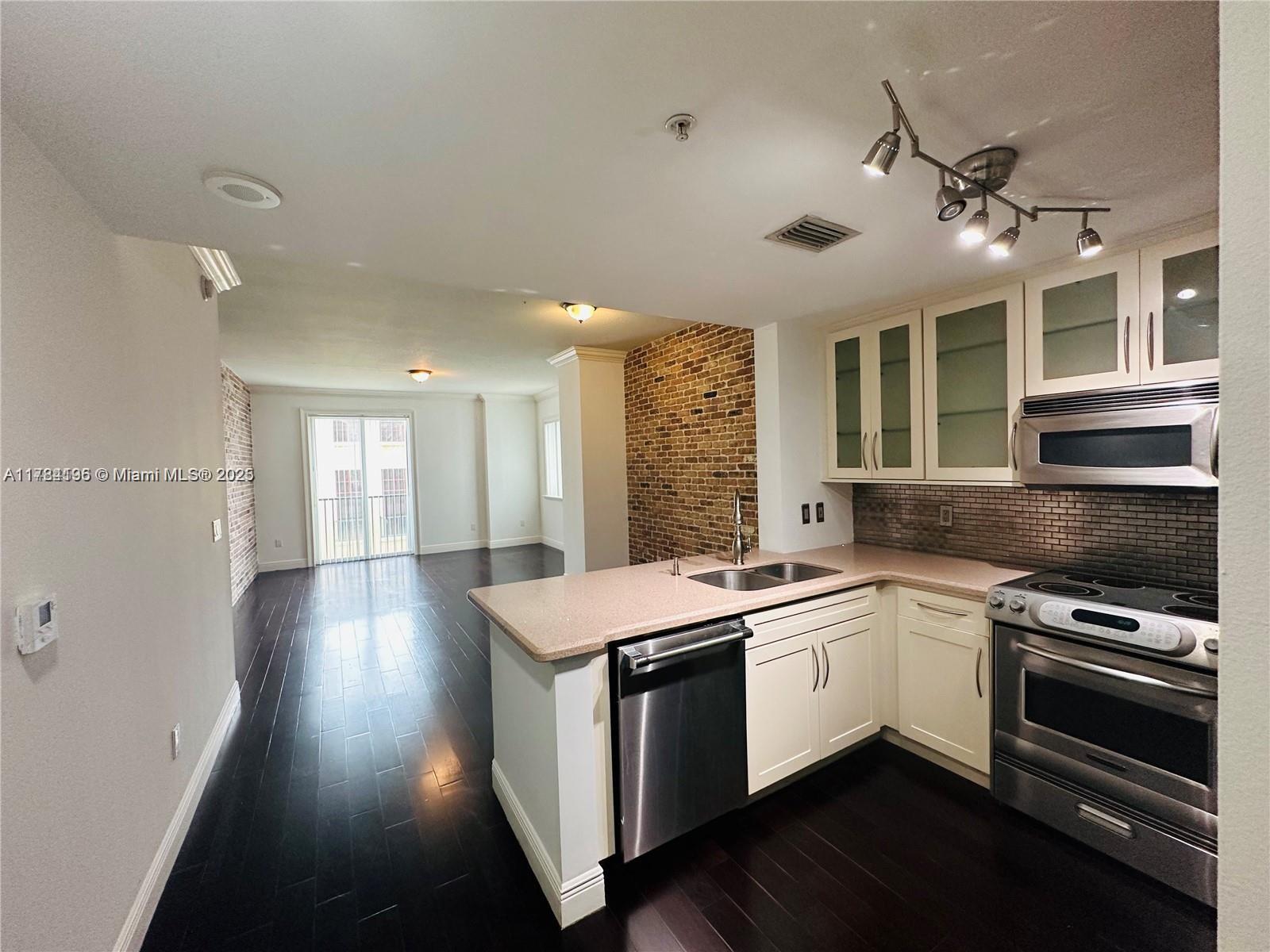 Rental Property at 10 Aragon Ave 607, Coral Gables, Broward County, Florida - Bedrooms: 2 
Bathrooms: 2  - $3,900 MO.