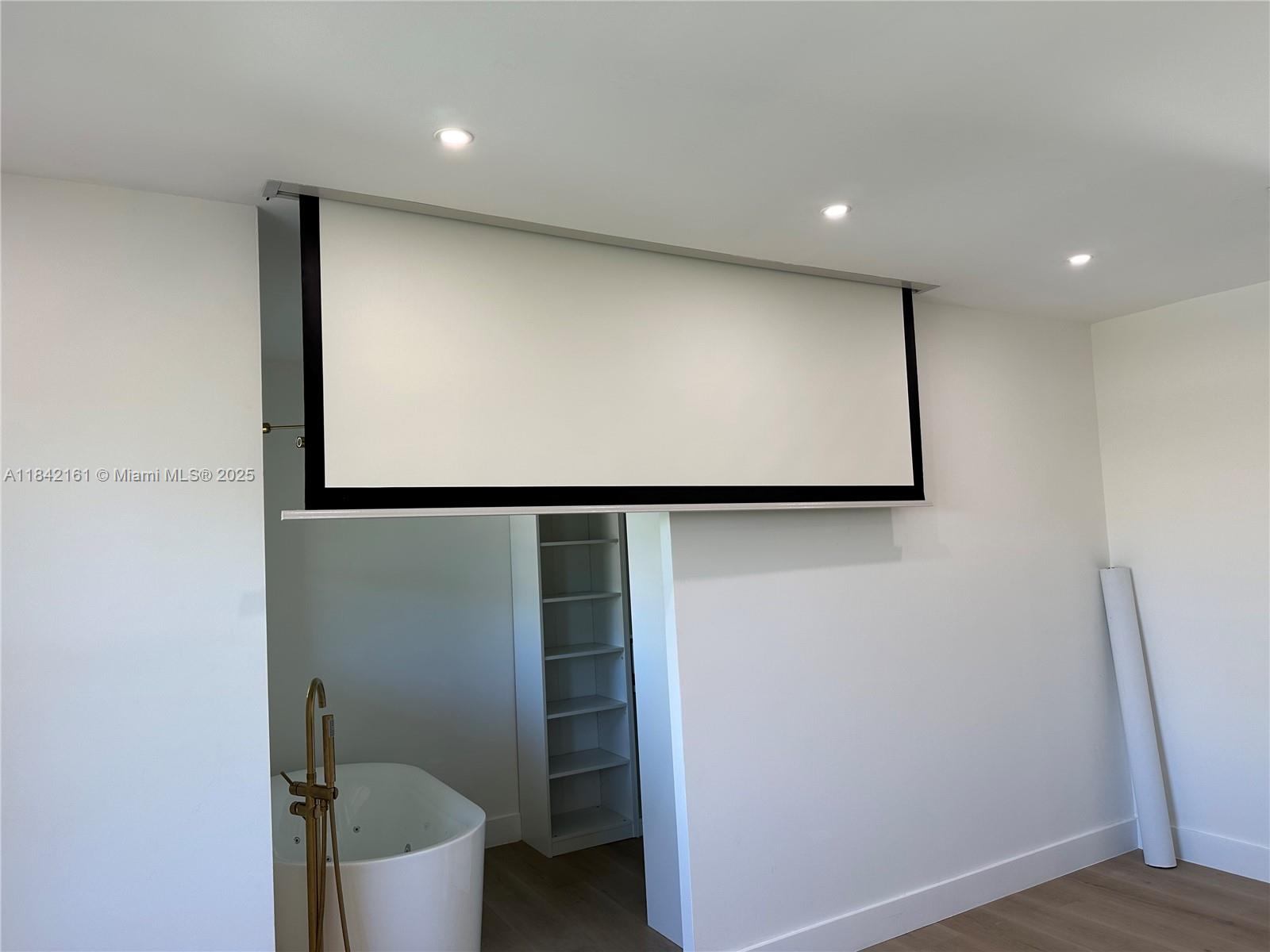 GULFSTREAM TOWNHOMES COND - Residential