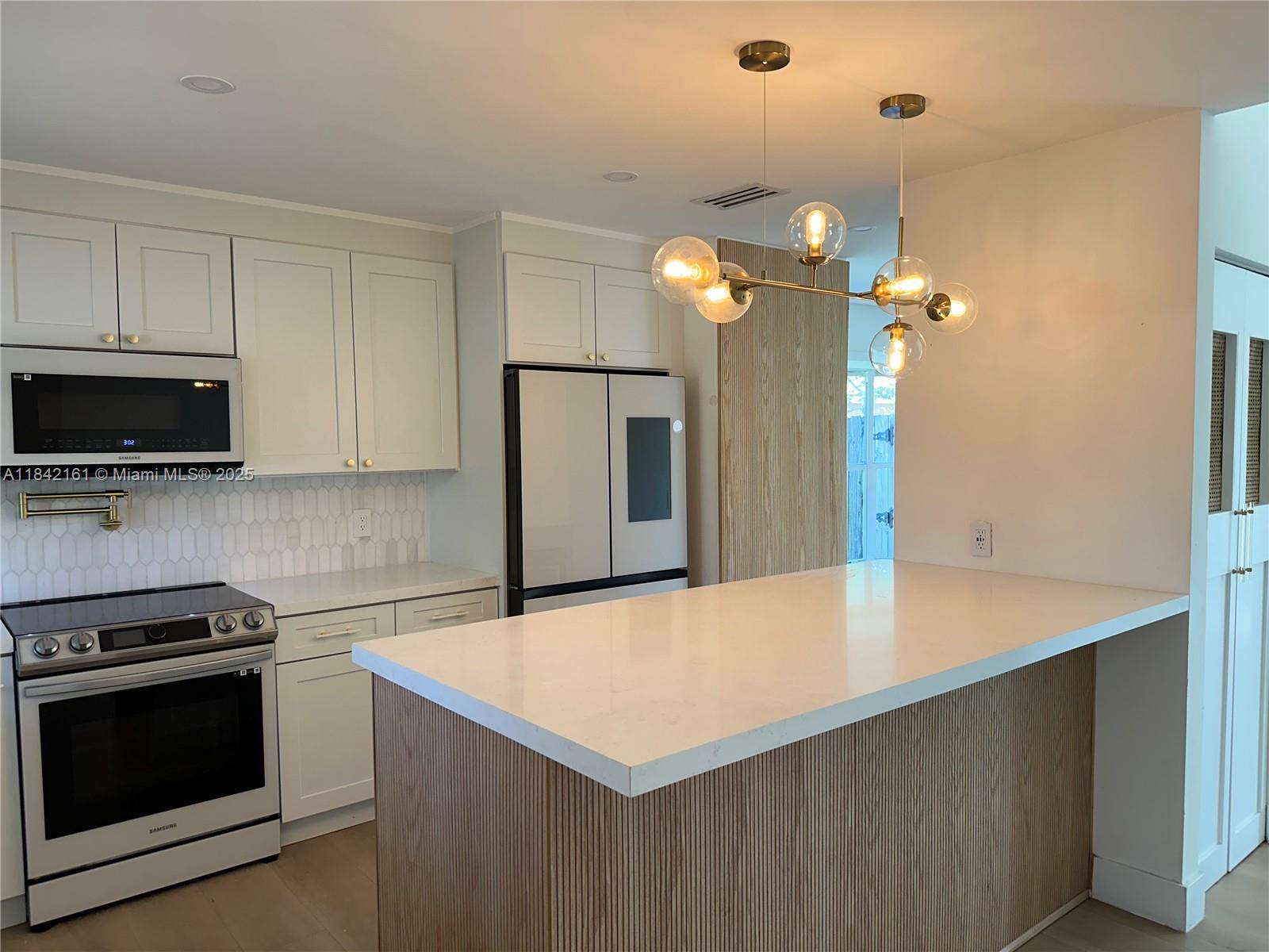 GULFSTREAM TOWNHOMES COND - Residential