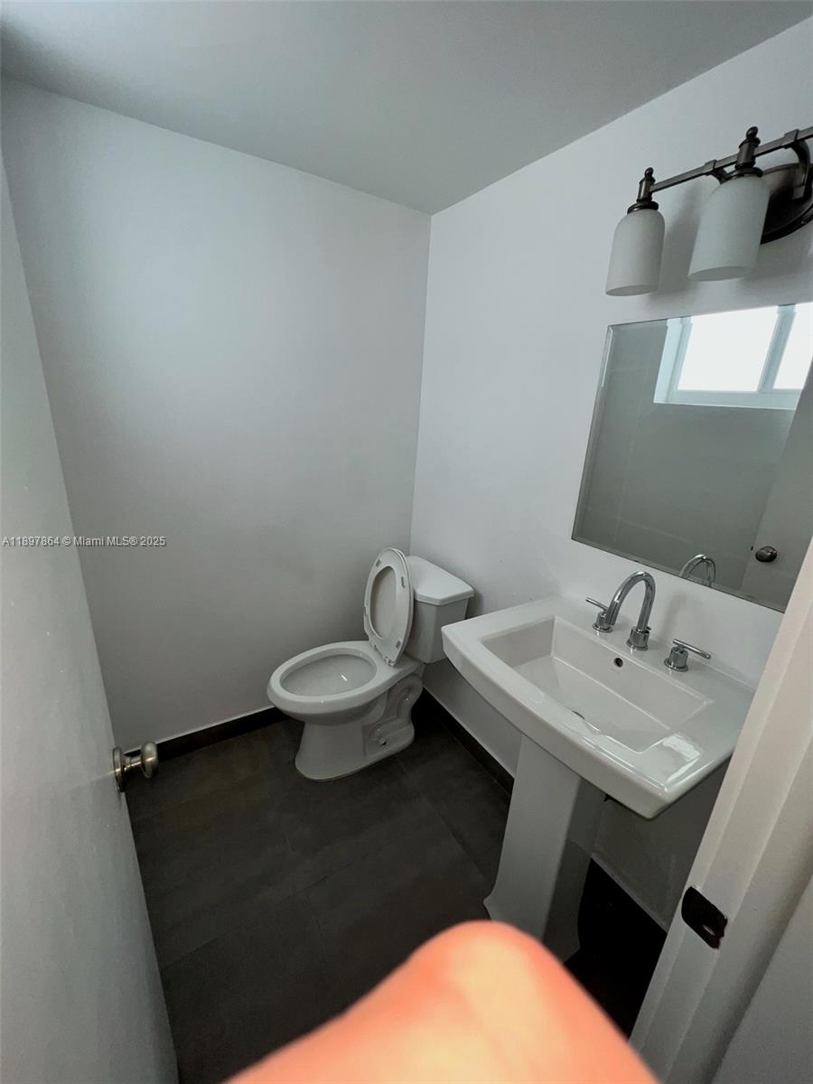 GALEN DRIVE CONDO APTS - Residential Lease