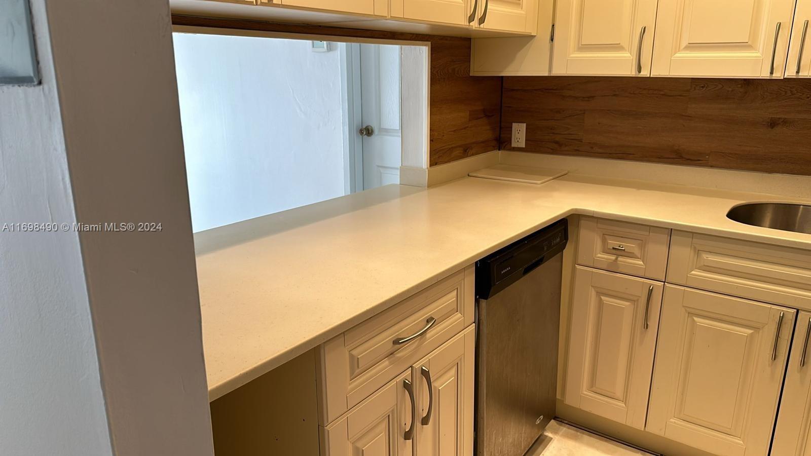 Rental Property at 4848 Nw 24th Ct 210, Lauderdale Lakes, Broward County, Florida - Bedrooms: 1 
Bathrooms: 1  - $1,500 MO.