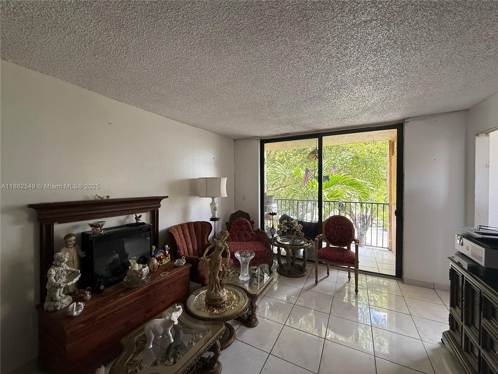 PROMENADE AT KENDALE LAKE - Residential