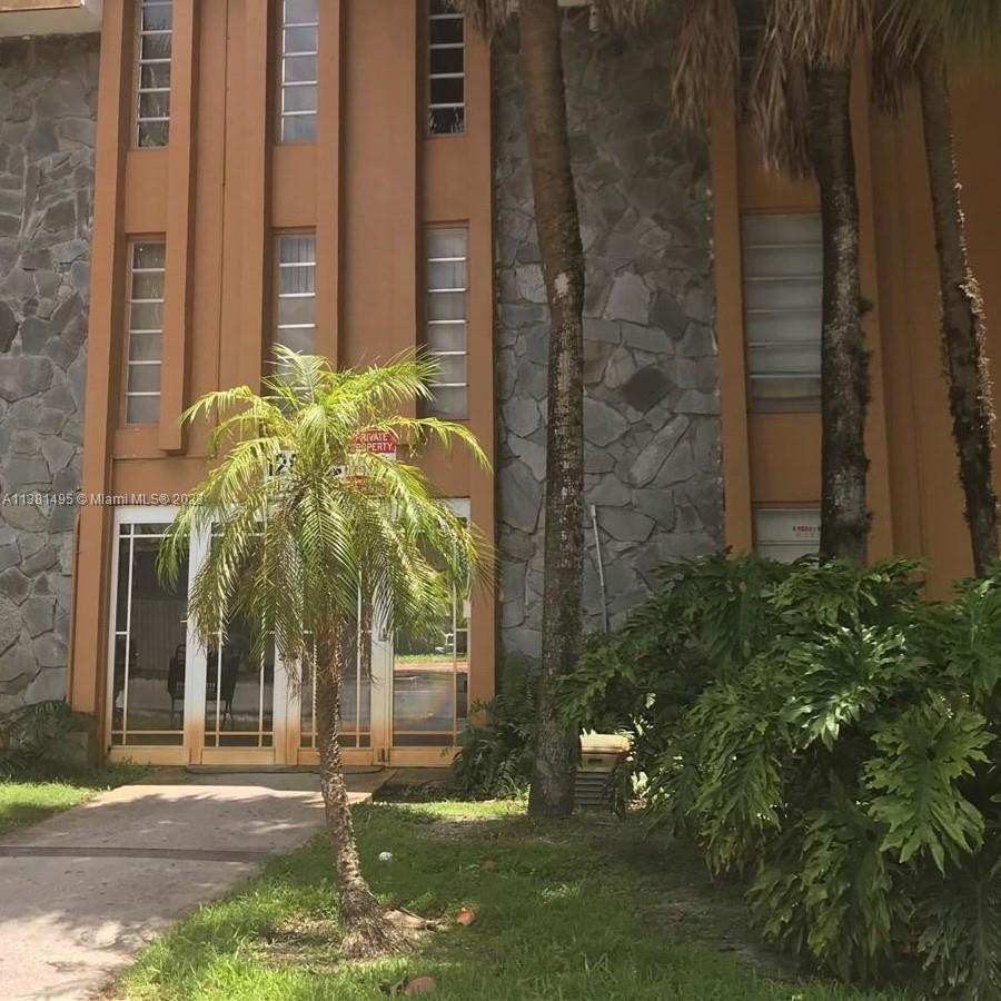 Nice 1/1 plus den Apartment in the middle of Hialeah close to everywhere. your client Will love this unit and is ready for a new investor-remodeled kitchen and bath. Make an appointment to see it , call listing agent, this is tenant occupied apartment.