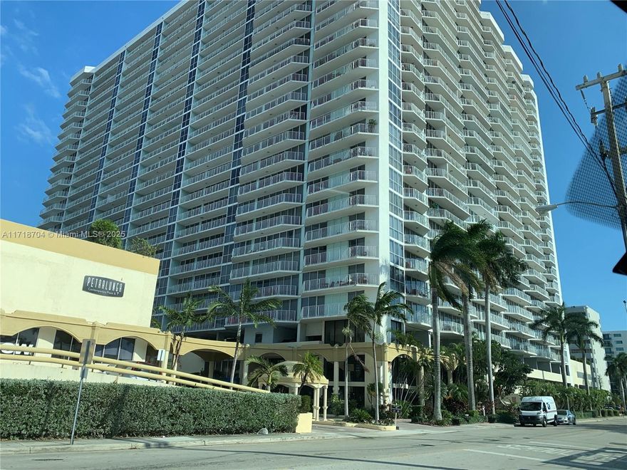 COME ON... DON' MISS THIS OPPORTUNITY. COMMERCIAL SPACE WITH BEAUTIFUL VIEWS OF THE BAY. Unit CENTRAL A/C, PRIVATE BATH, CURRENT TENANT. EASY TO SHOW. Sale only includes the unit NOT the business. IT IS, A VERY GOOD INVESTMENT; THE ASSOCIATION IS LOW, $351 per month. Includes; water, security, cleaning and maintenance of social areas. THIS IS A HIGH RISE BUILDING WHIT 625 APTS. THE, UNIT IS LOCATE 5 MINUTES FROM MIAMI BEACH, NEAR THE COLLINS AV 71 ST, ZIP CODE 33141.