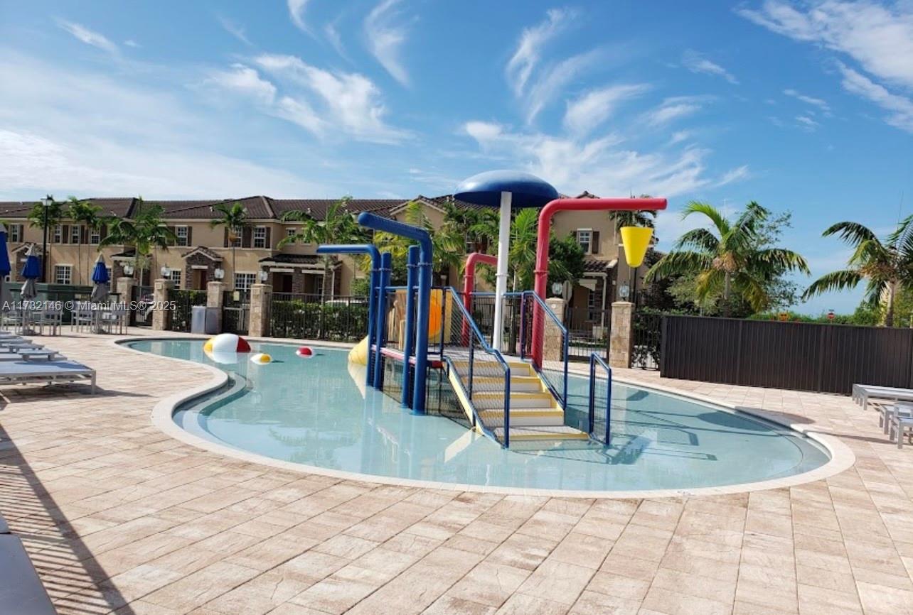 KENDALL COMMONS RESIDENTI - Residential