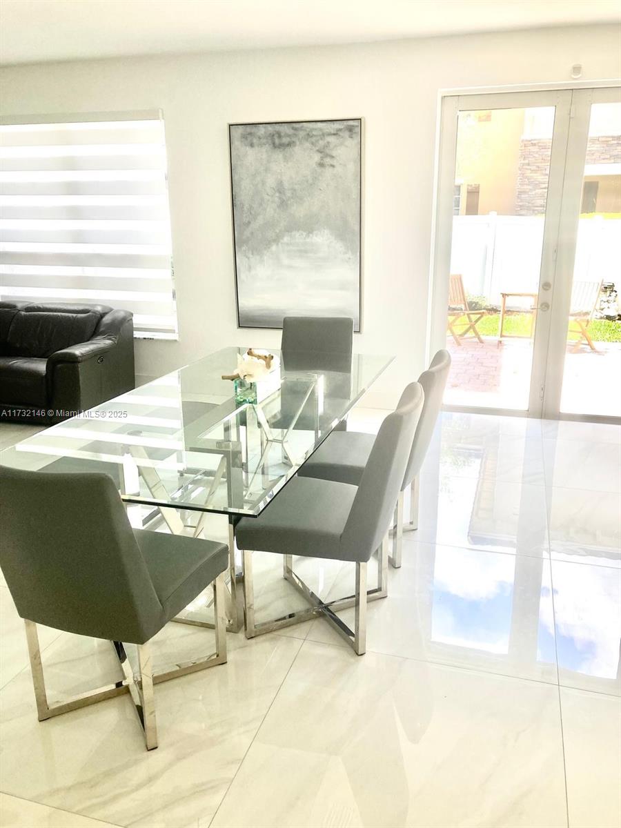 KENDALL COMMONS RESIDENTI - Residential