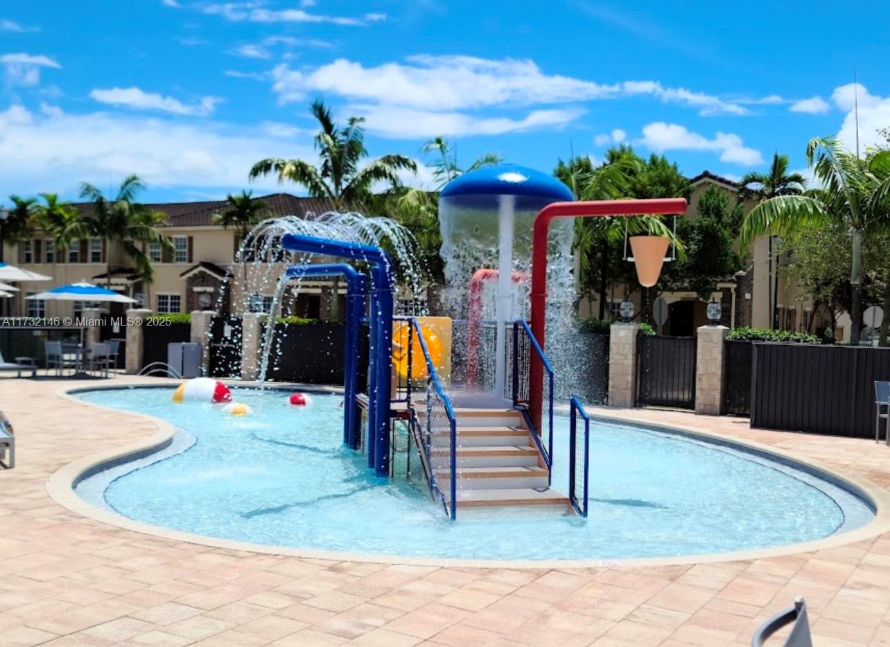 KENDALL COMMONS RESIDENTI - Residential