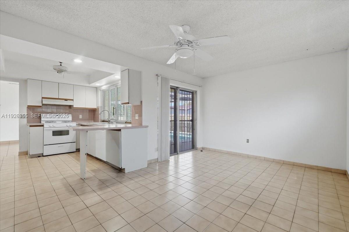 SUNRISE GOLF VILLAGE SEC - Residential