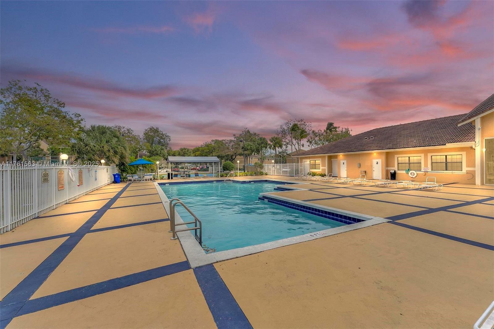 PALMS OF PEMBROKE CONDO - Residential