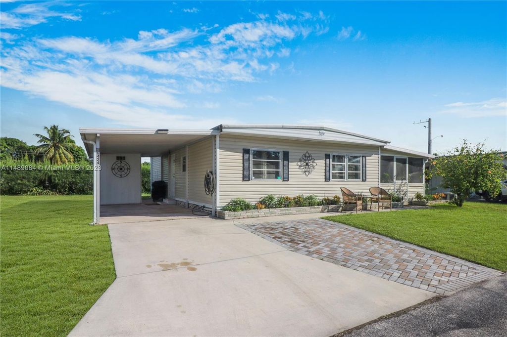 Photo of 6424 S Ash Lane, Lantana, FL 33462 (MLS # A11489084)