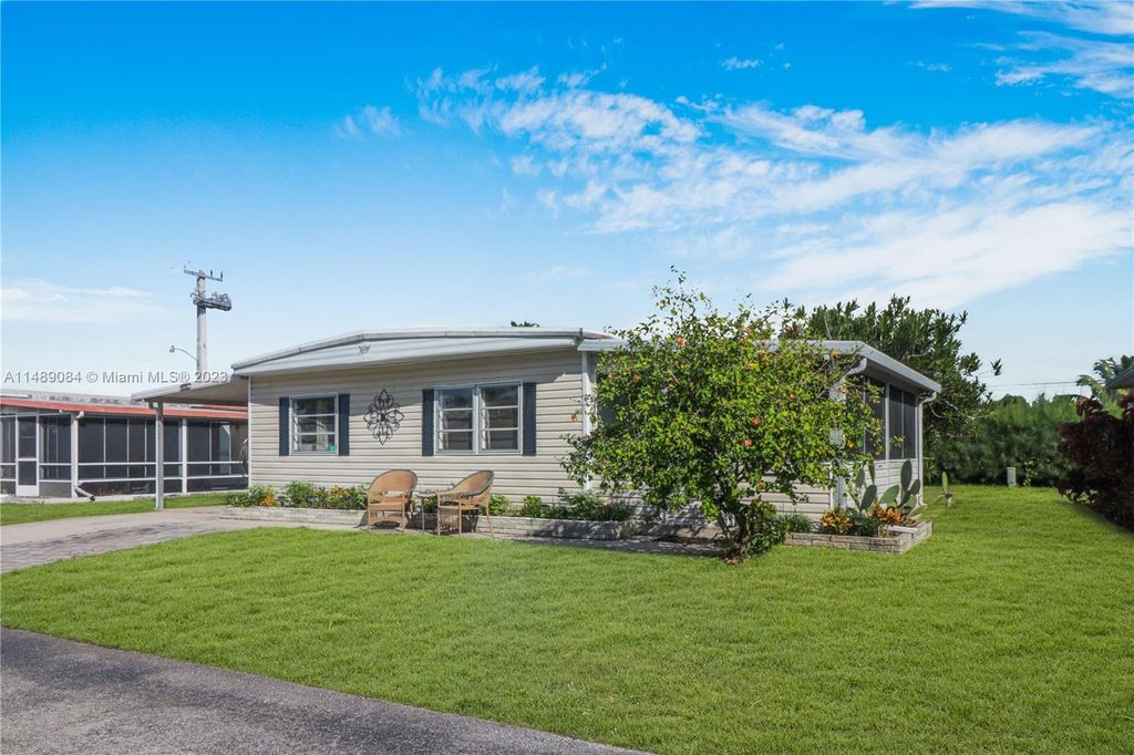 Photo of 6424 S Ash Lane, Lantana, FL 33462 (MLS # A11489084)