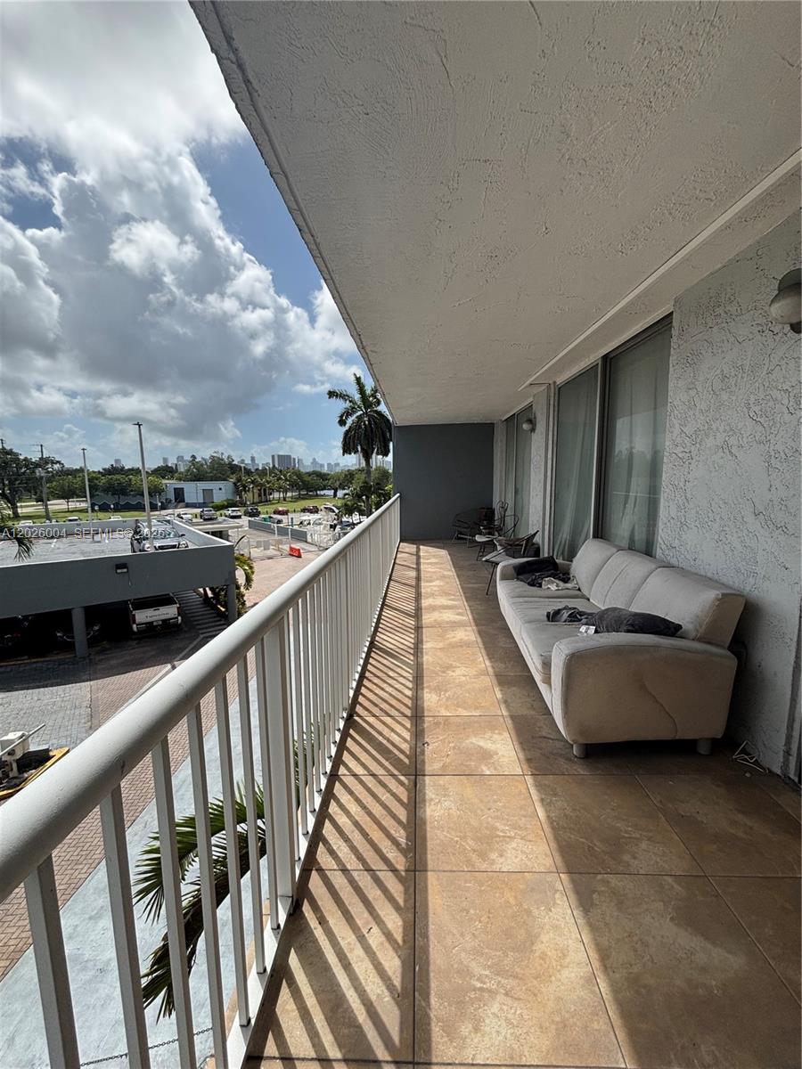 ISLA DEL MAR CONDO - Residential