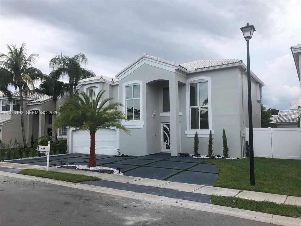 Photo of 926 SW 102nd Ter, Pembroke Pines, FL 33025 (MLS # A11973193)