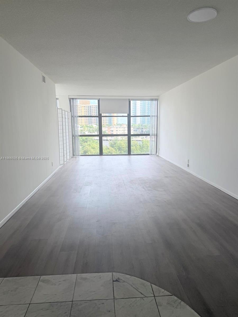 OCEANVIEW PARK CONDO - Residential Lease