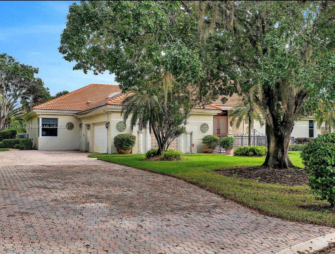 BREAKERS WEST 11 - Residential