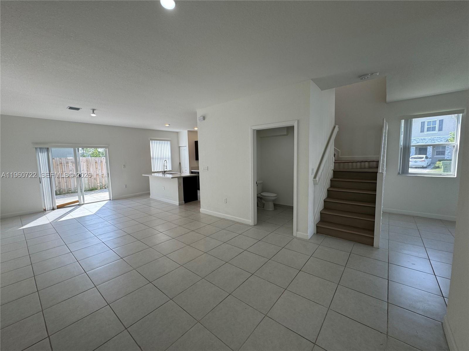 1110 SE 27th Ter 1110