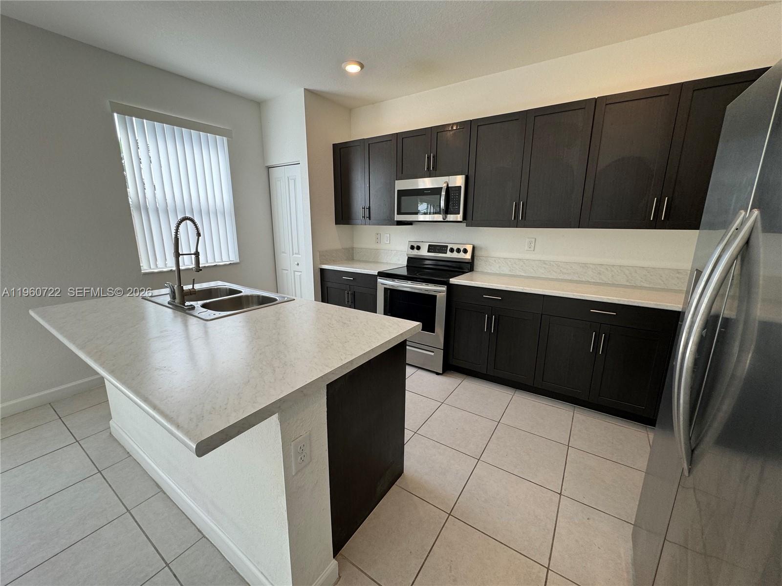 1110 SE 27th Ter 1110