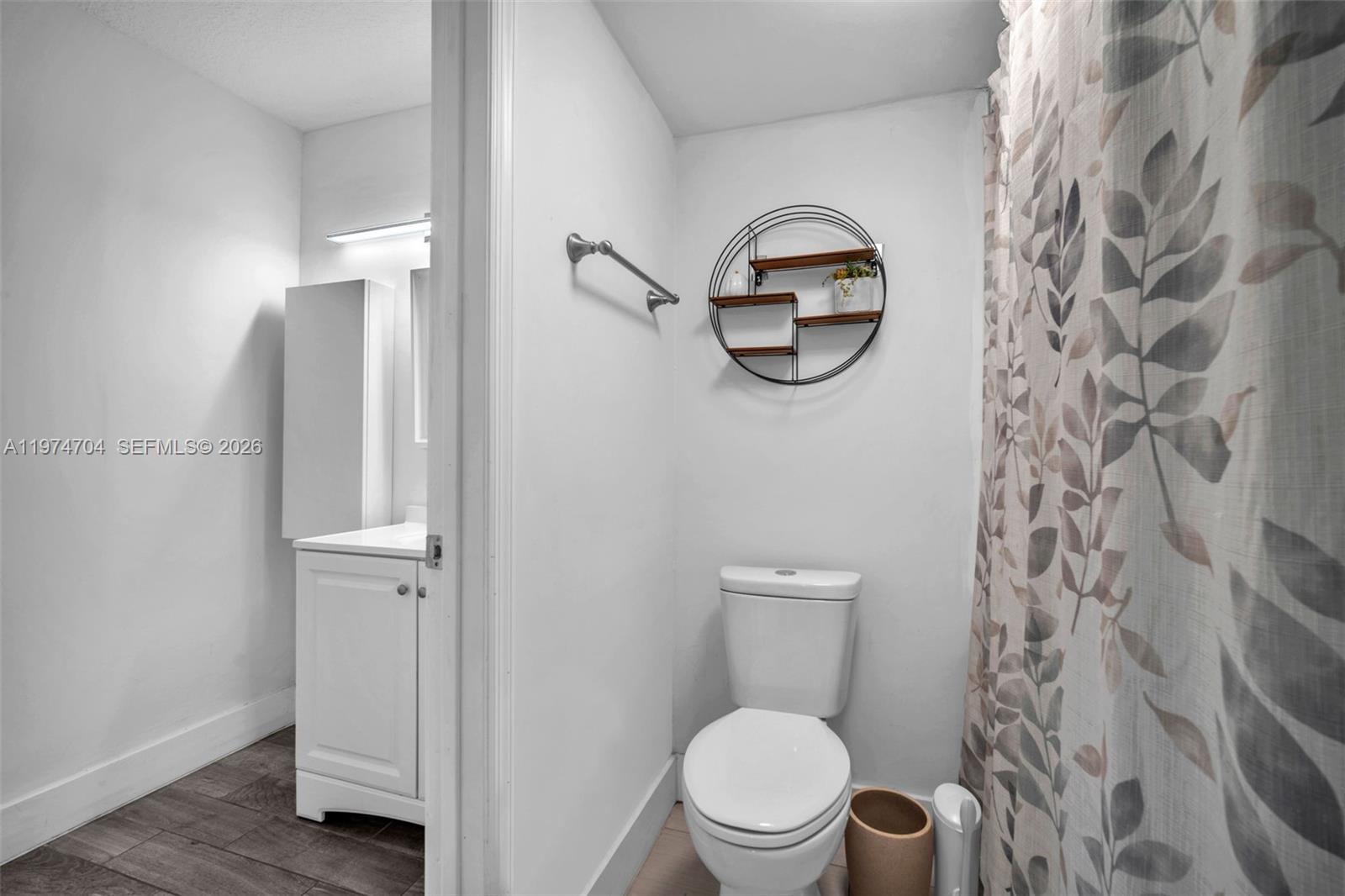 LIVE OAK CONDO TWELVE - Residential Lease