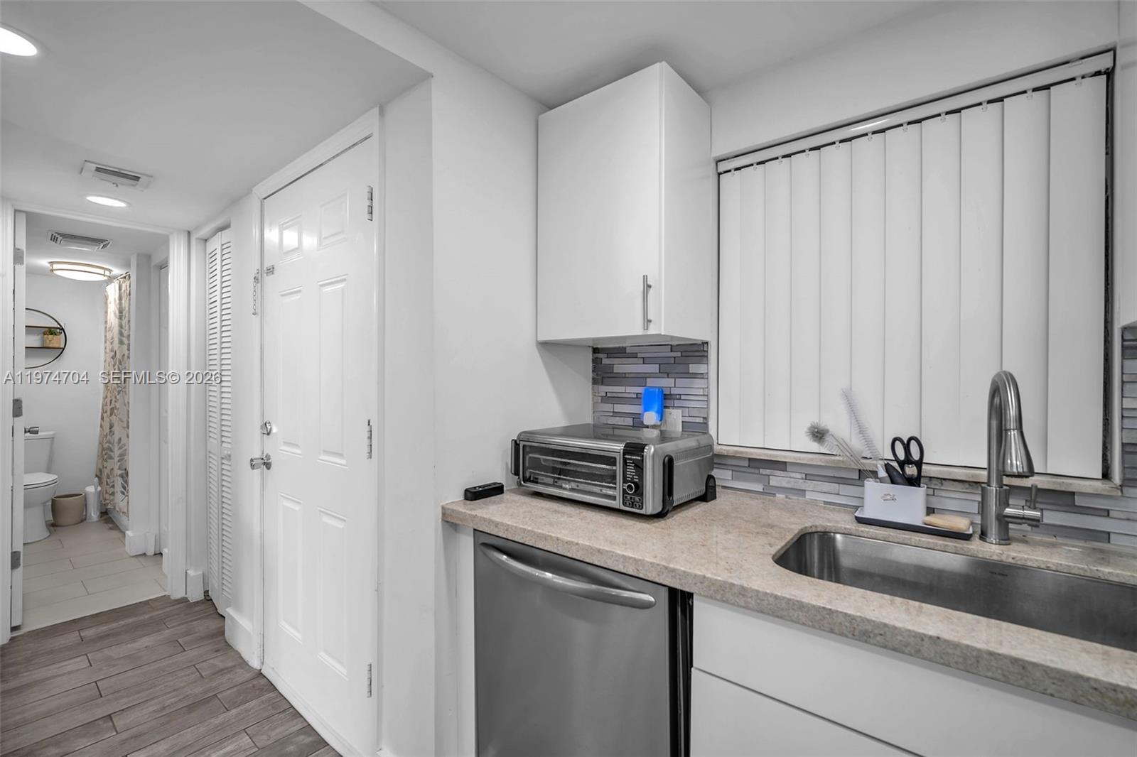 LIVE OAK CONDO TWELVE - Residential Lease