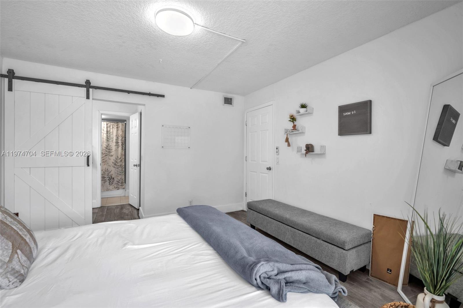 LIVE OAK CONDO TWELVE - Residential Lease