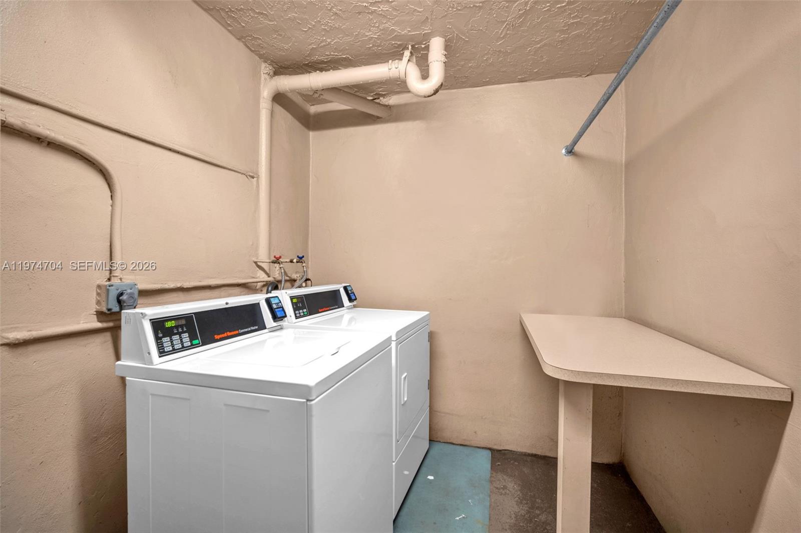 LIVE OAK CONDO TWELVE - Residential Lease