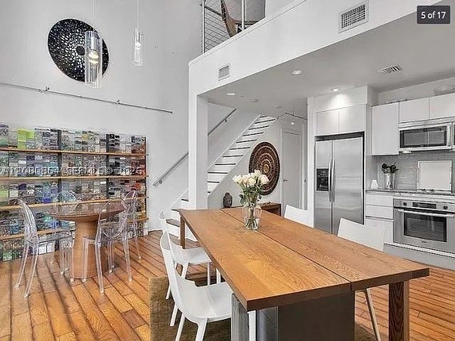 1050 Brickell Ave 208