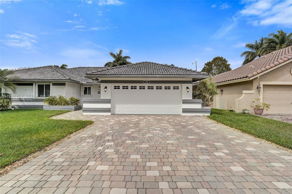 Photo of 1741 W Oak Knoll Cir, Davie, FL 33324 (MLS # A11981153)