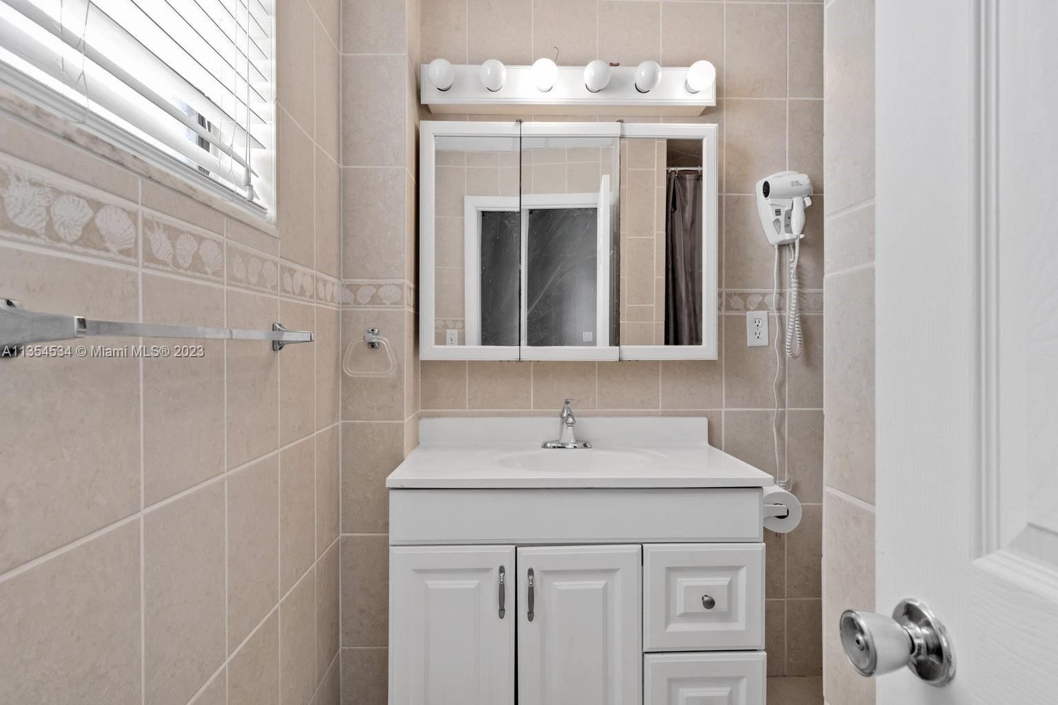 TWIN LAKES 1ST ADD - Residential