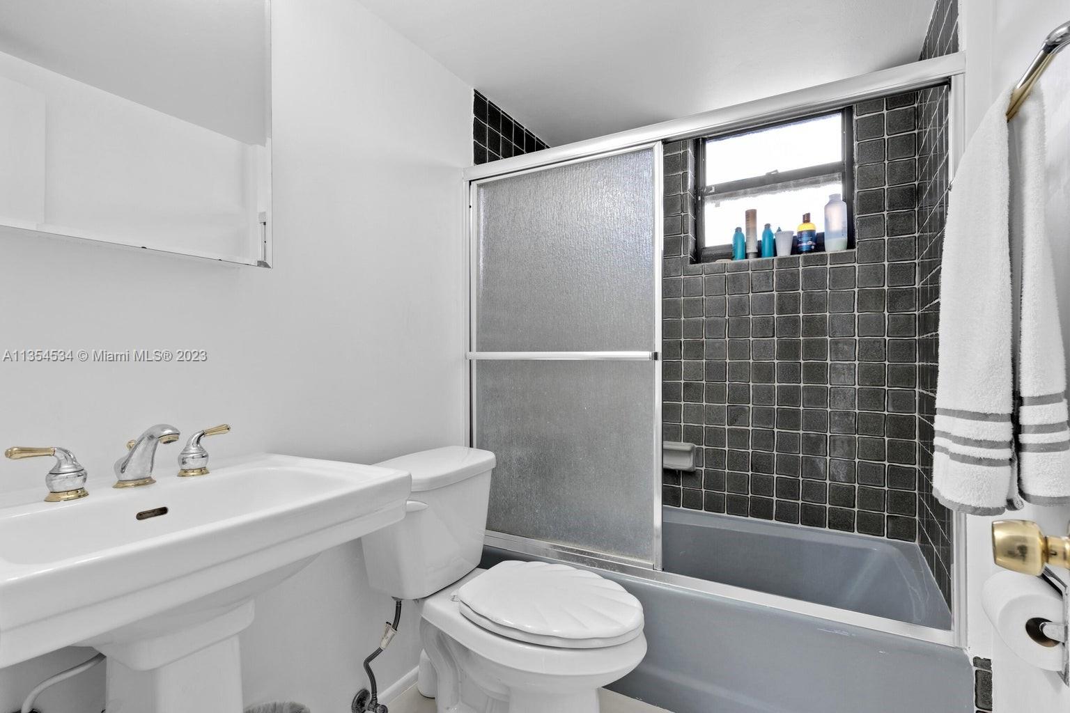 TWIN LAKES 1ST ADD - Residential