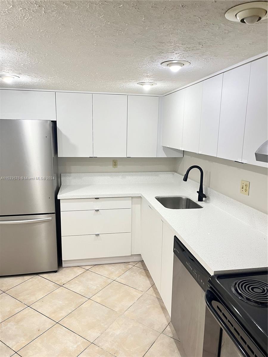 HORIZONS WEST CONDO #4 - Residential Lease