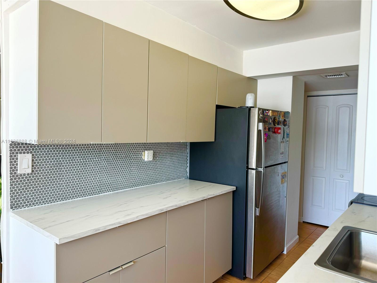 WINSTON TOWERS 100 CONDO - Residential