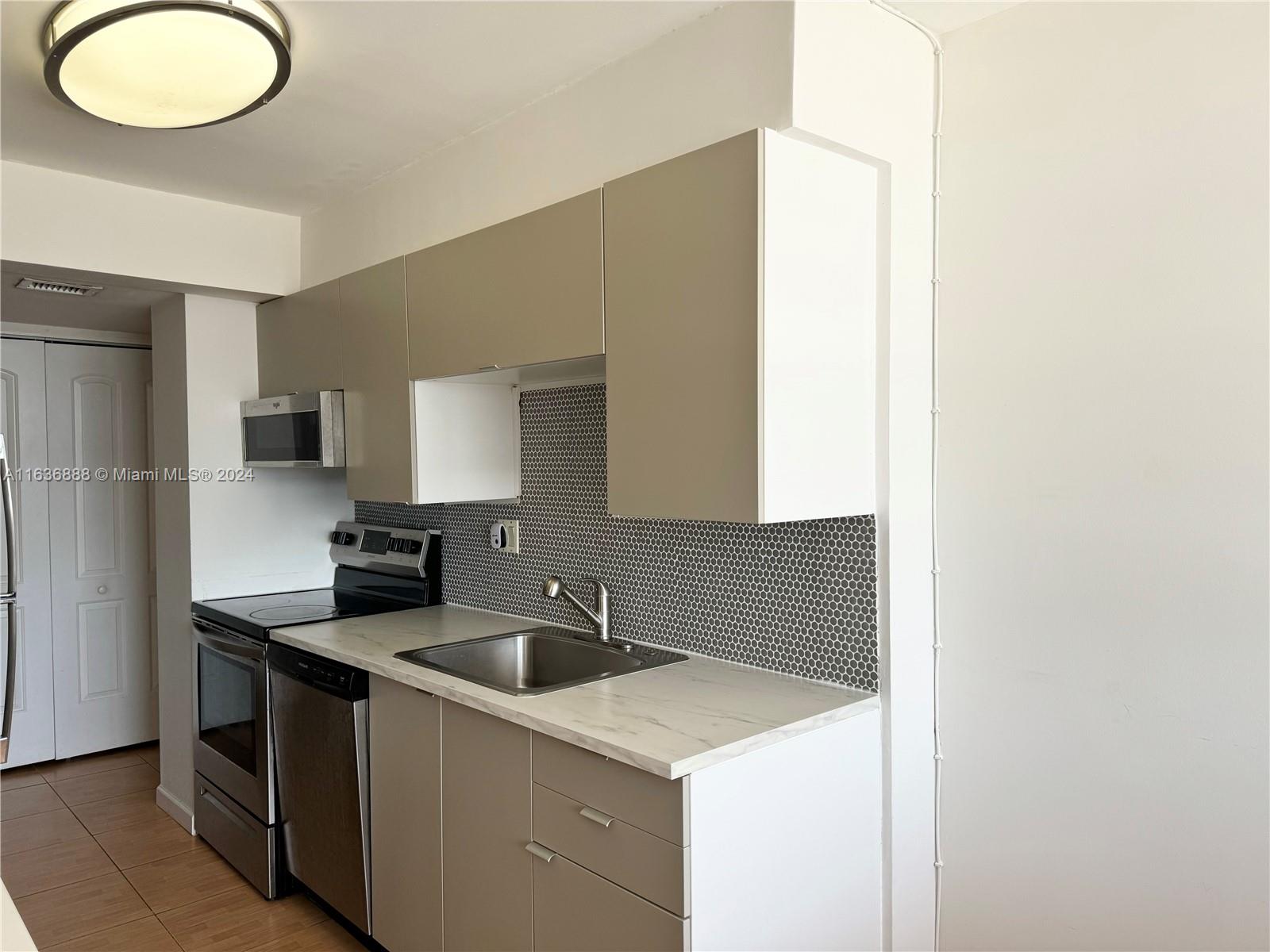WINSTON TOWERS 100 CONDO - Residential