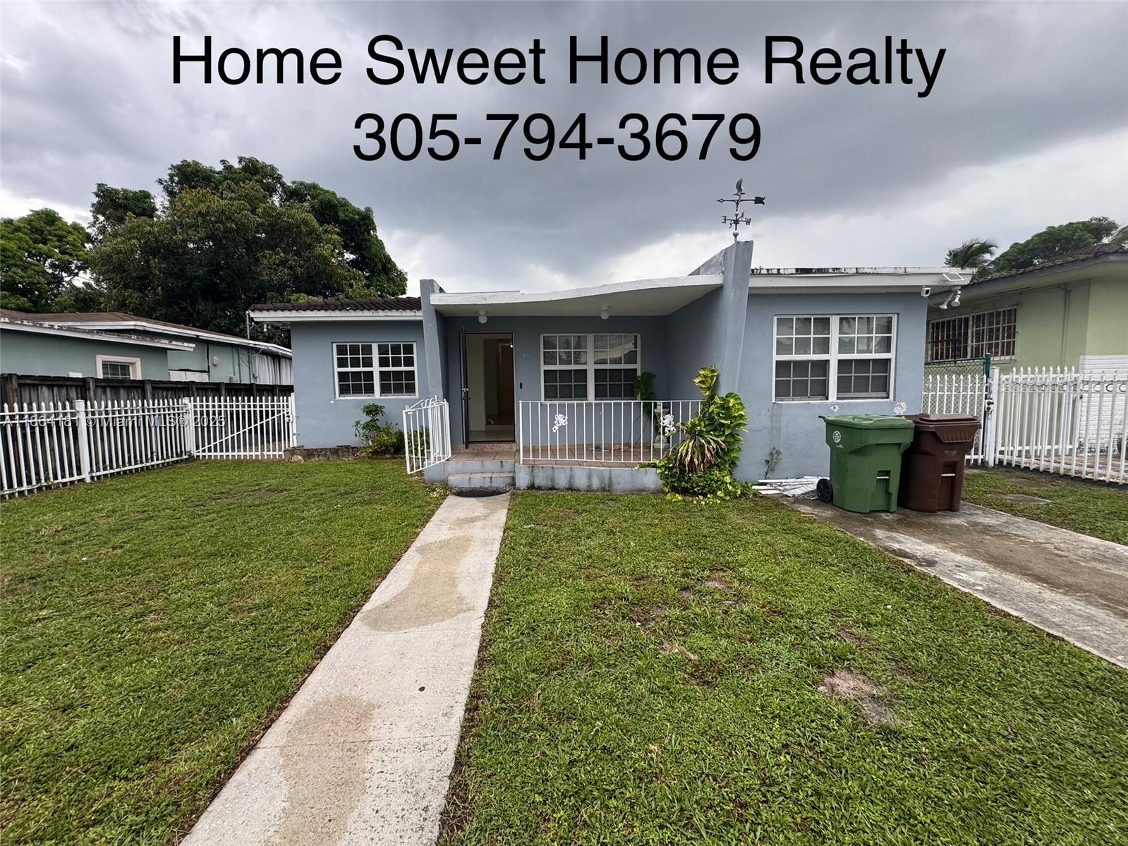 Spacious 3-Bedroom Home for Rent! Fantastic central location—just minutes from the airport, schools, shopping, and restaurants! This charming single-family home features 3 comfortable bedrooms, 1 full bathroom, a large private yard, and plenty of parking. ATTENTION: "WATER, ELECTRICITY, AND INTERNET ARE ALL INCLUDED IN THE RENT".
Perfect for families or professionals seeking both convenience and comfort. Don’t miss out on this great rental opportunity!