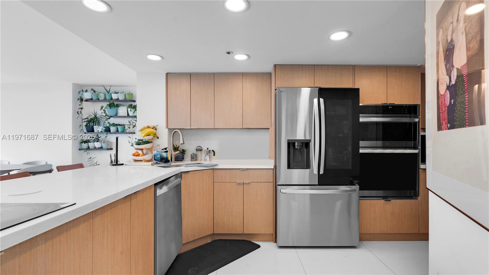 THE GRANDVIEW PALACE COND - Residential