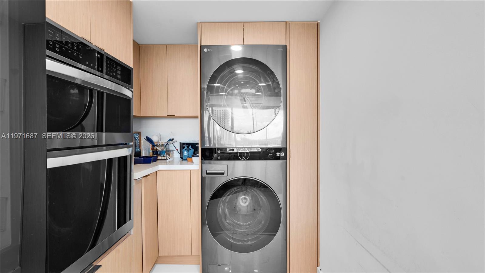 THE GRANDVIEW PALACE COND - Residential