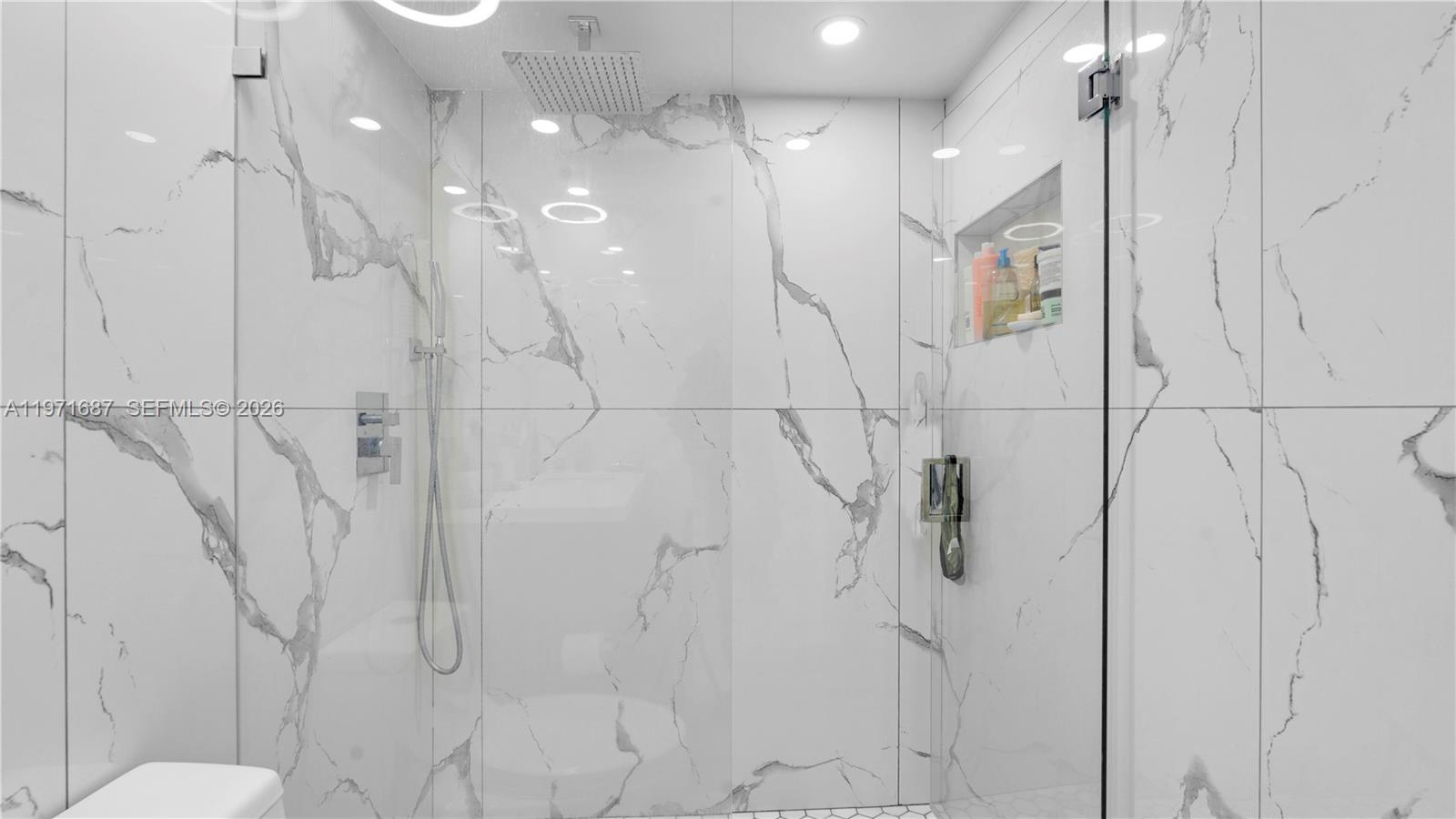 THE GRANDVIEW PALACE COND - Residential