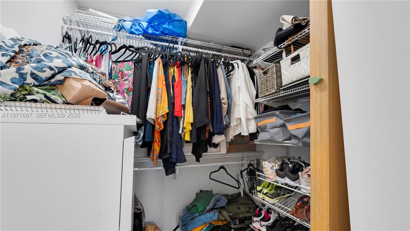 THE GRANDVIEW PALACE COND - Residential