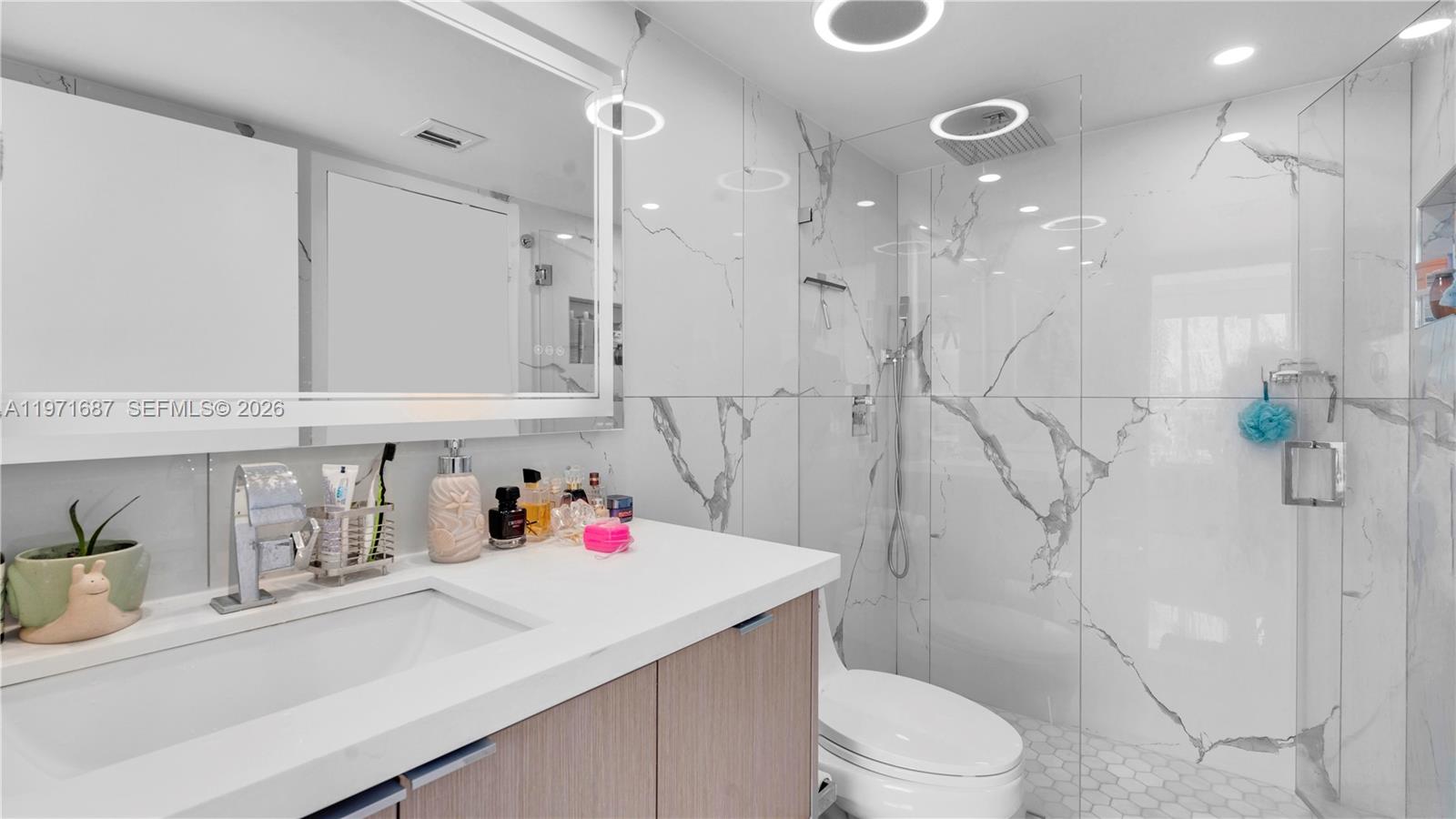 THE GRANDVIEW PALACE COND - Residential