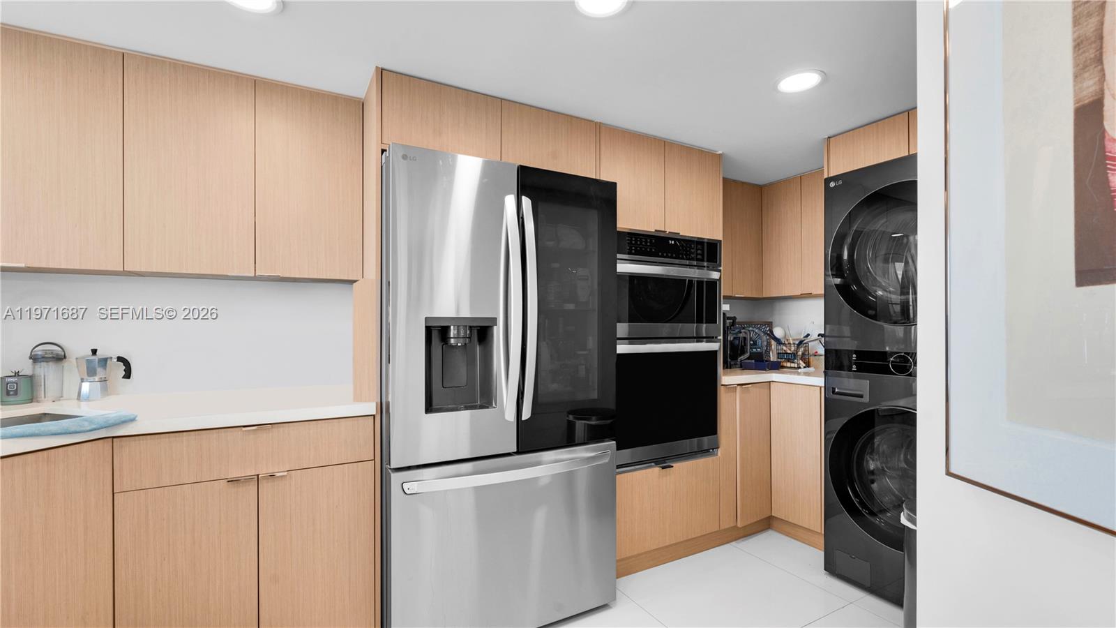 THE GRANDVIEW PALACE COND - Residential